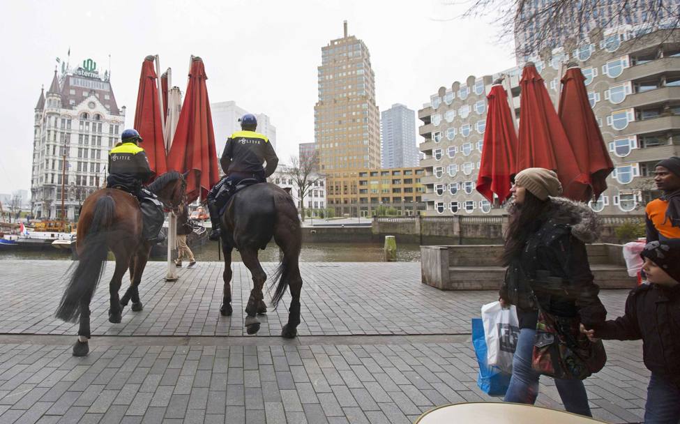 Unit a cavallo della polizia olandese